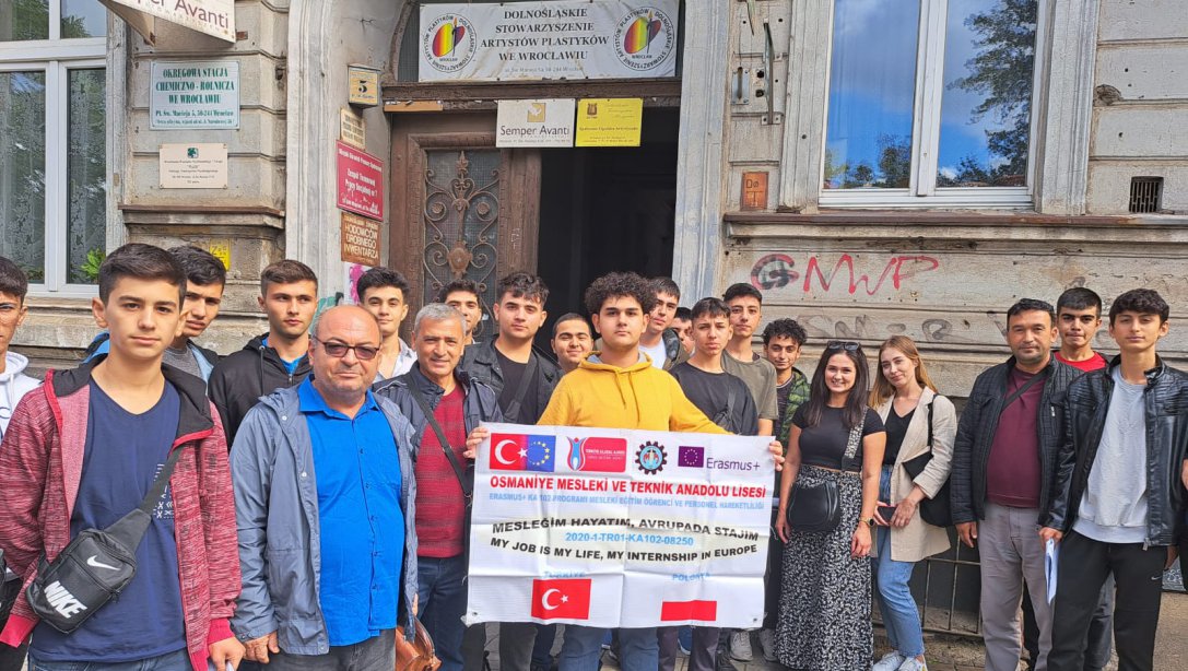 ERASMUS+ Mesleki Eğitim Öğrenci ve Personel Hareketliliği (KA102) programı kapsamında, Osmaniye Mesleki Ve Teknik Anadolu Lisesi Öğrencileri Yurt Dışı Stajını Tamamladı.