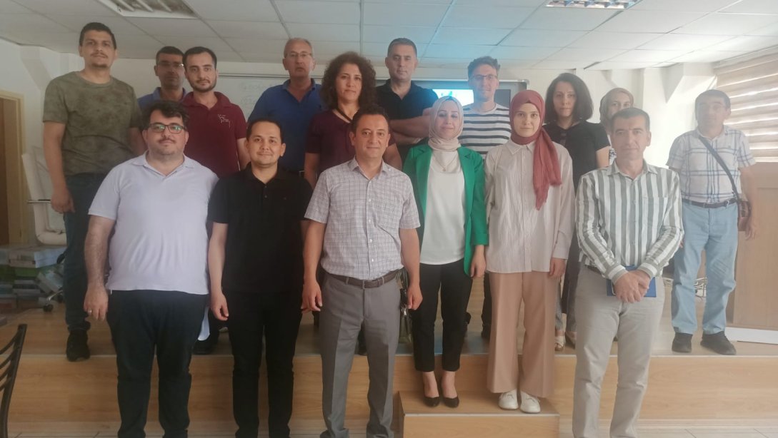 Misak-ı Milli Anadolu Lisesi'nde TÜBİTAK Projeleri ve Türk Patent Kurumu Tescil Konularında  Eğitim Yapıldı